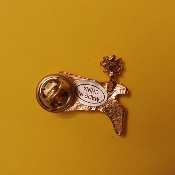 ❤️3/$10❤️ NWOT - Gold Plated Cowboy Boots With Rhinestones Pin - Picture 2 of 2